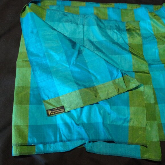 Silk Scarf 100% silk Vintage item by THAI Silk Co. Ltd.  "Hand woven in Siam" - Picture 7 of 8